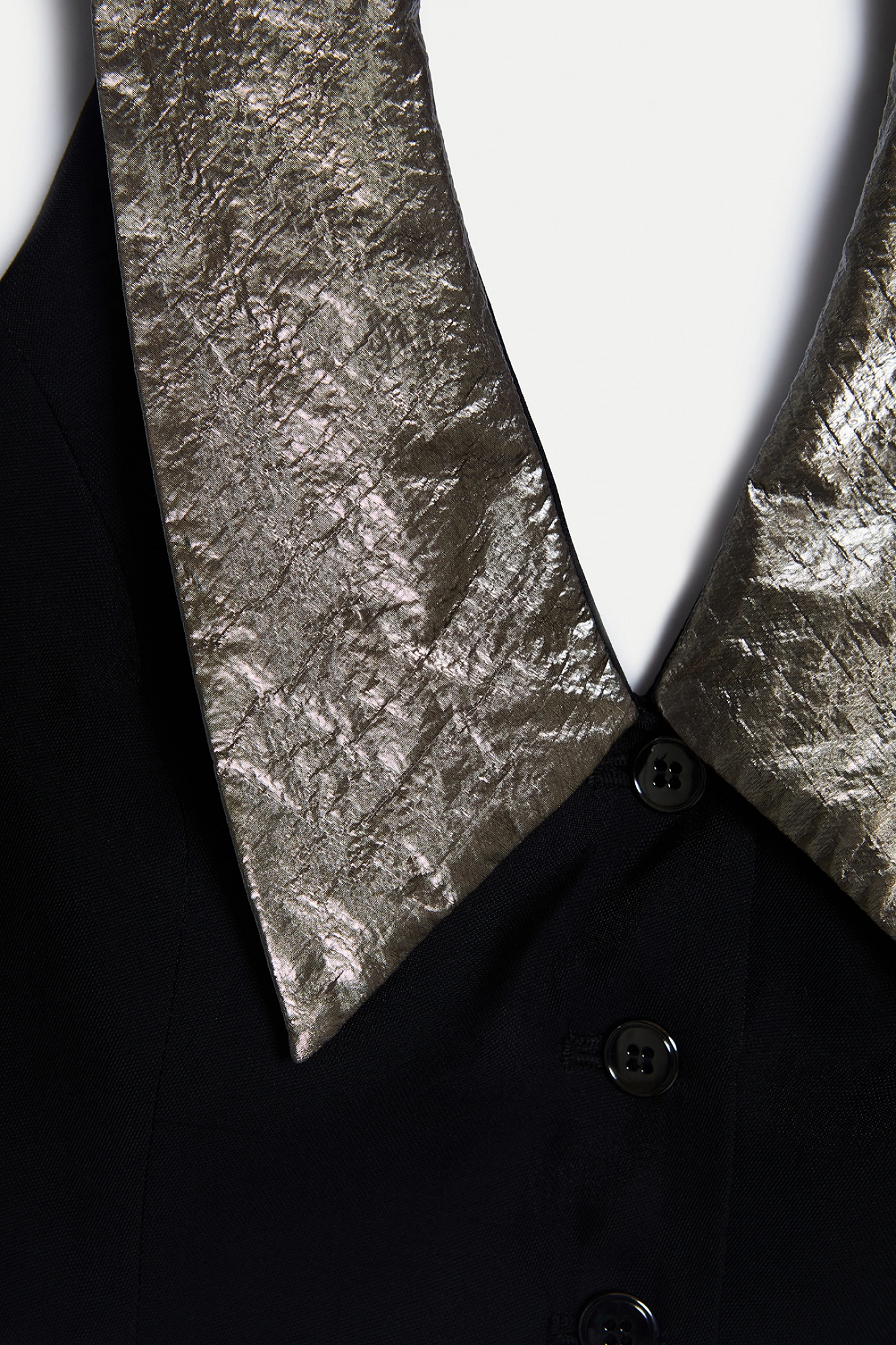 Топ с открытой спиной и воротником