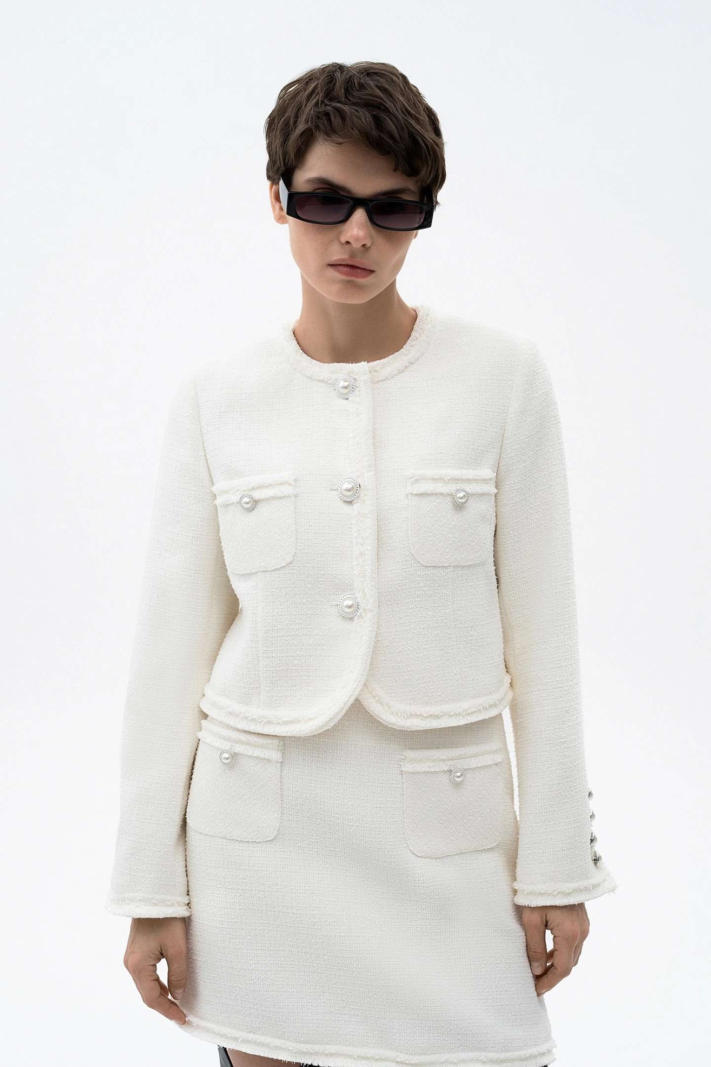 Жакет короткий и юбка-мини из твида