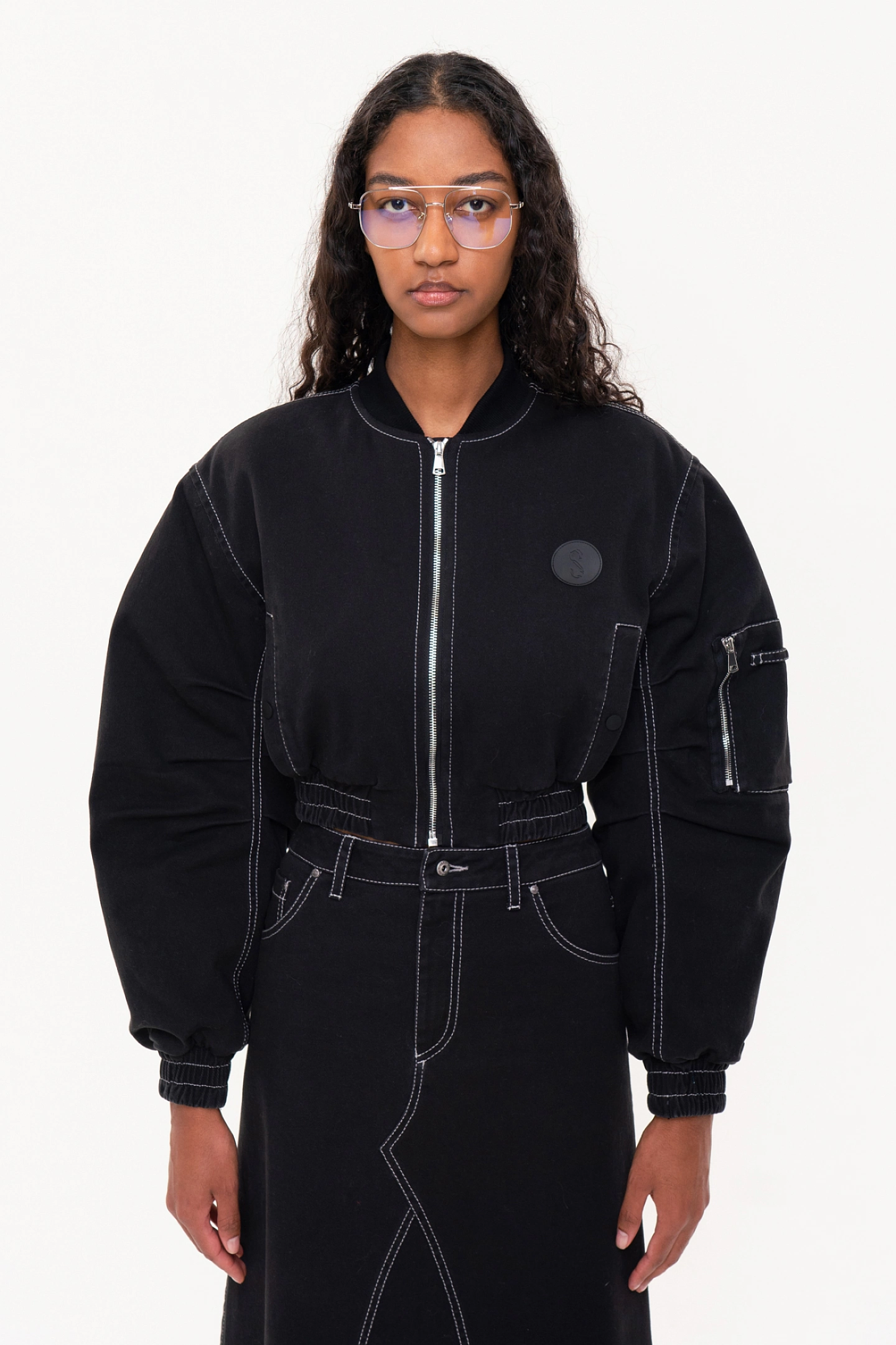 Бомбер короткий с широким рукавом и юбка макси джинсовая