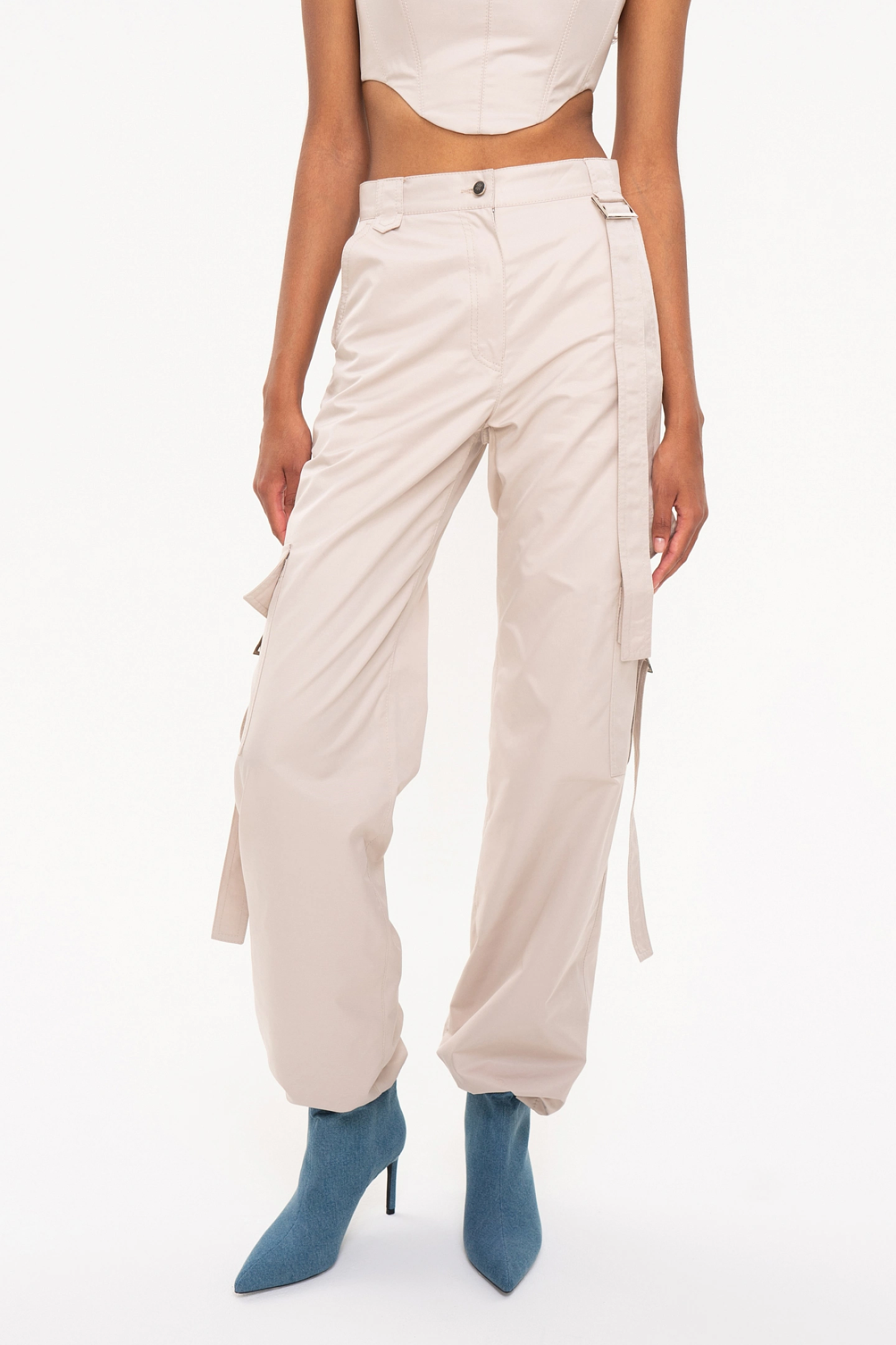 Топ-бюстье со шнуровкой и брюки-карго