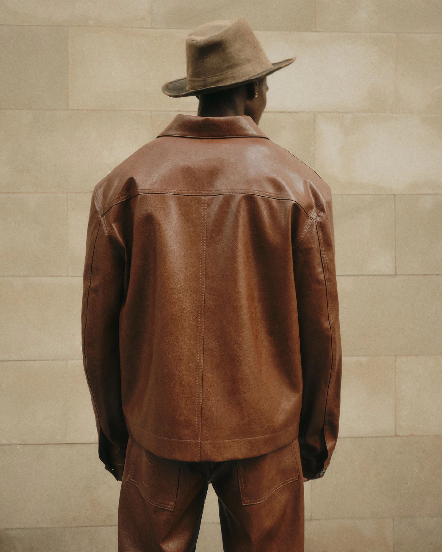 Бомбер из эко-кожи