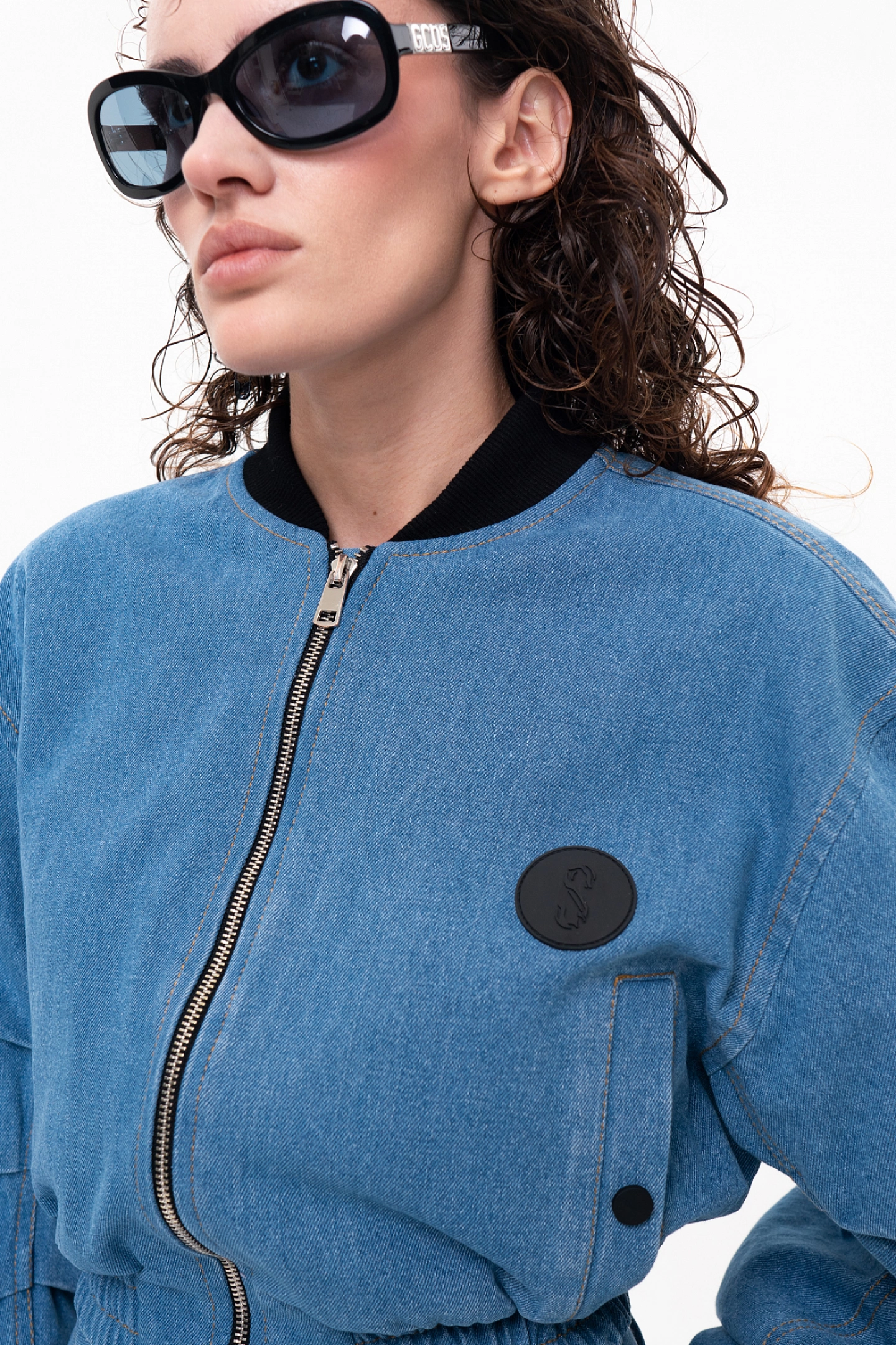 Бомбер короткий с широким рукавом