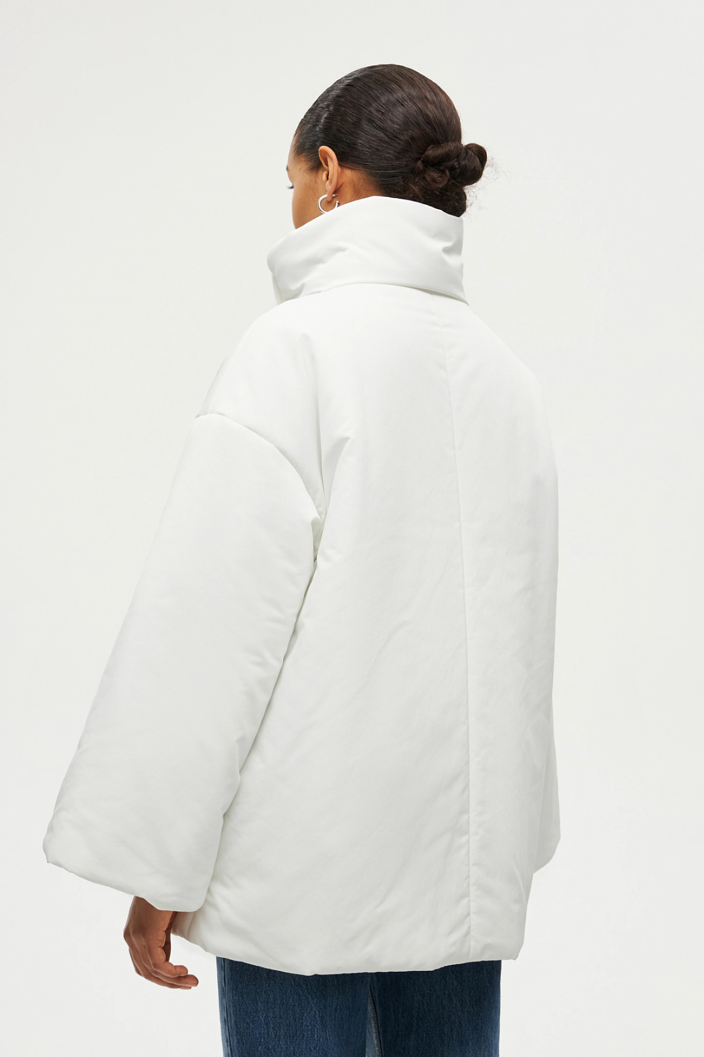 Куртка со стойкой и широкими рукавами