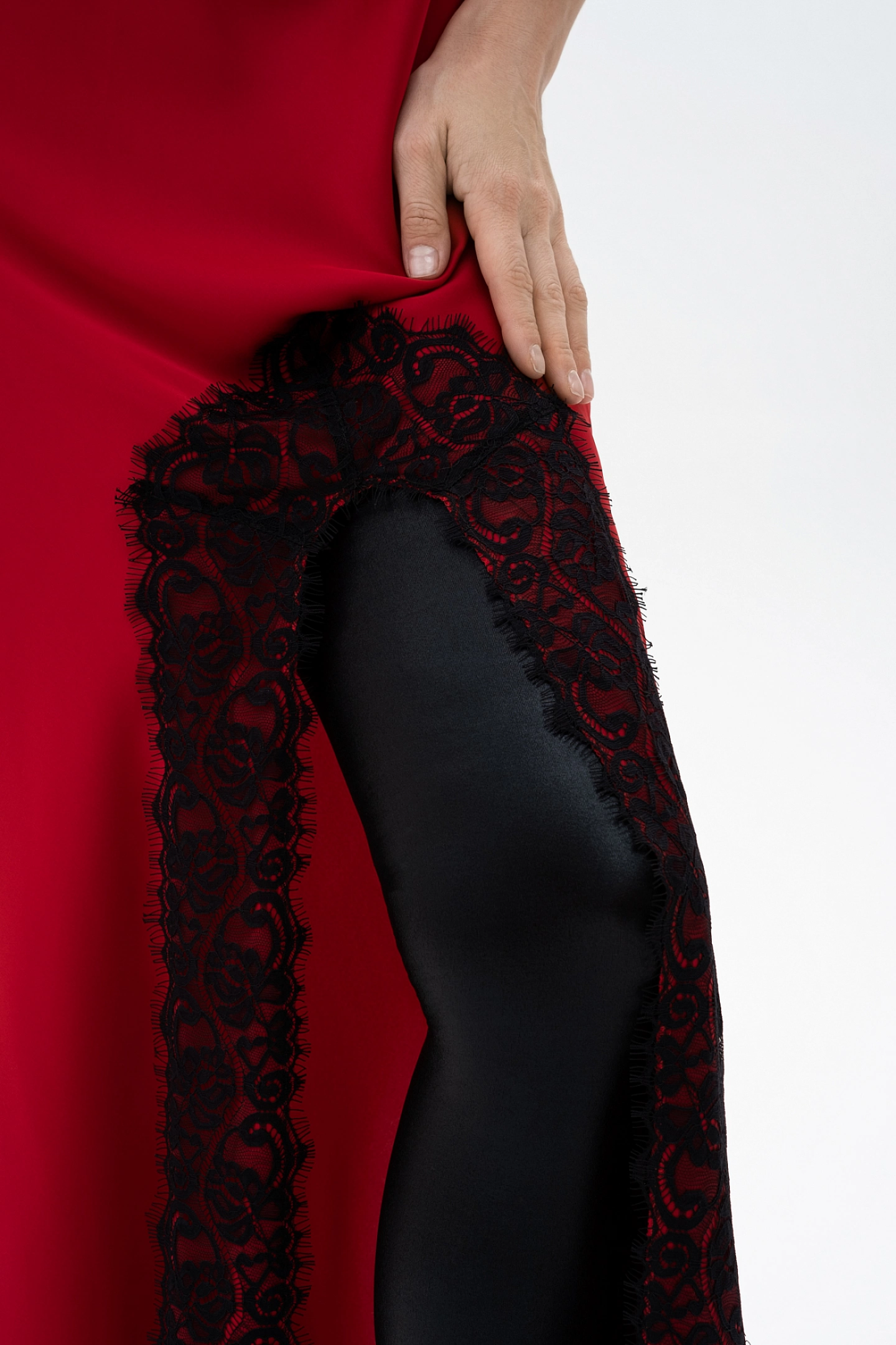 Платье-комбинация с кружевом