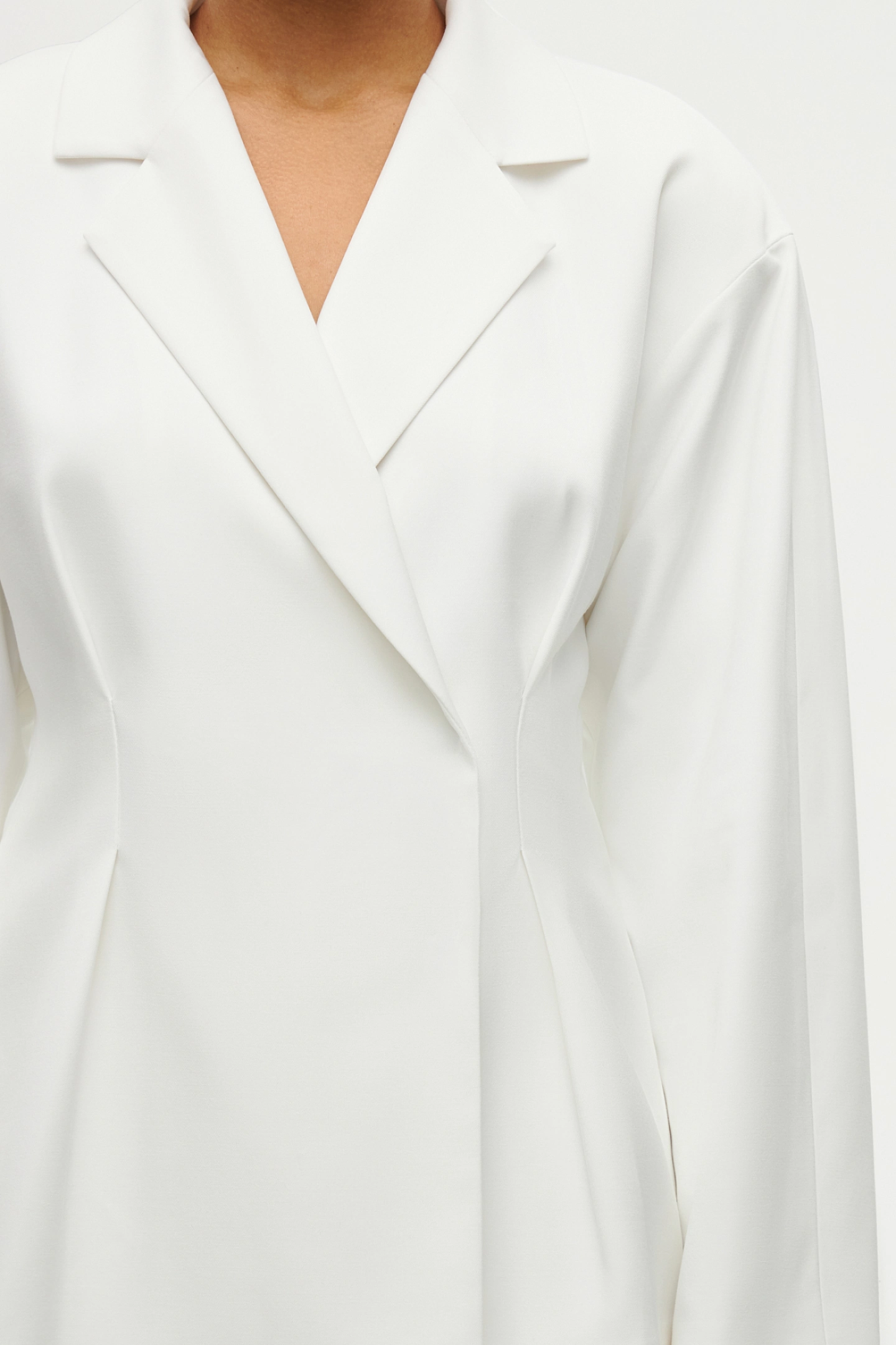 Жакет с защипами по талии